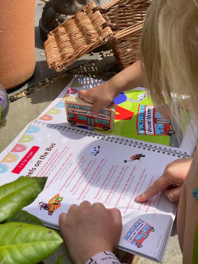 Nursery Rhymes in Play - singing together - wheels on the bus
